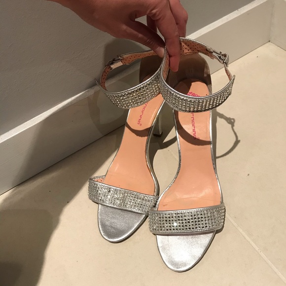 Silver sparkly sandals💖 - Picture 2 of 6